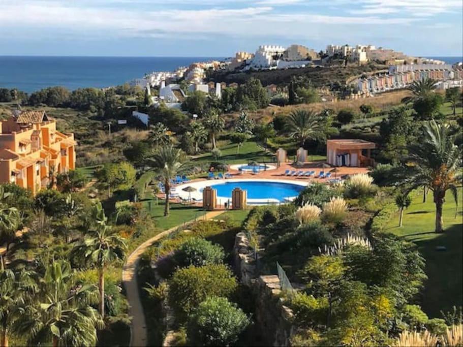 Penthouse Paradiso: 2Br Oasis In Casares Del Sol 외부 사진