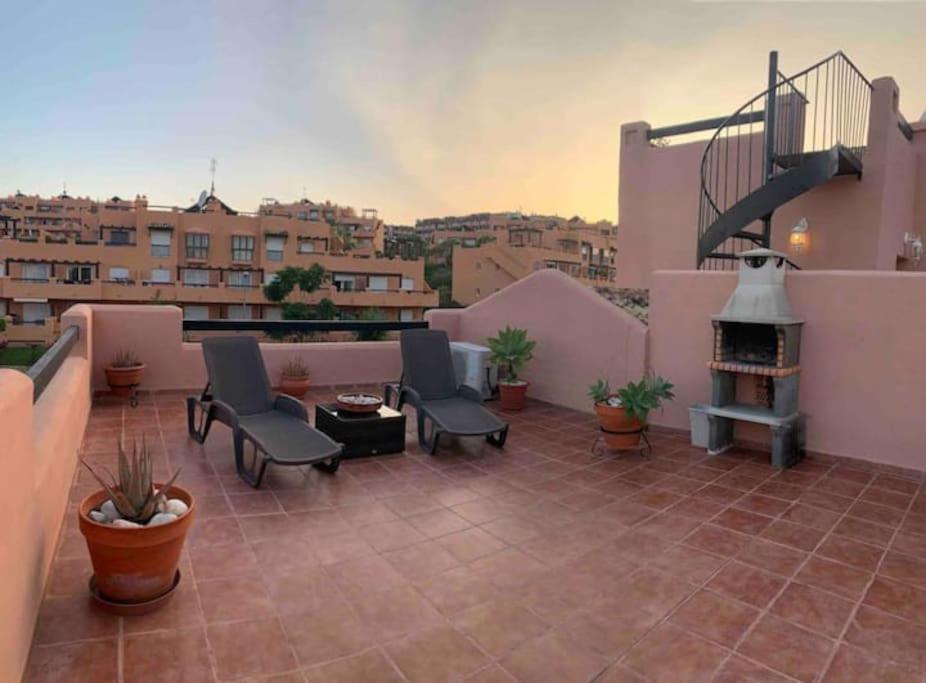Penthouse Paradiso: 2Br Oasis In Casares Del Sol 외부 사진