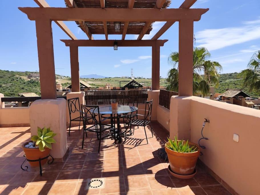 Penthouse Paradiso: 2Br Oasis In Casares Del Sol 외부 사진