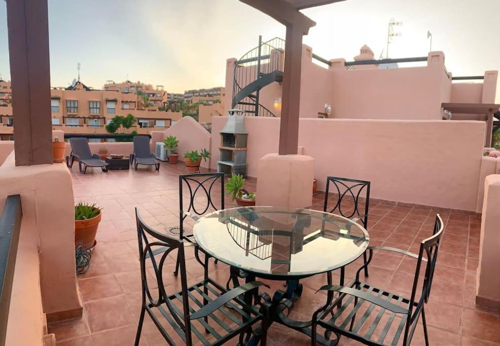 Penthouse Paradiso: 2Br Oasis In Casares Del Sol 외부 사진